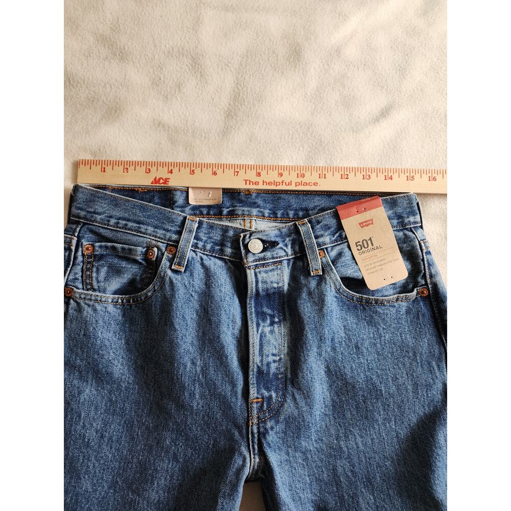 Levi's 501 Original 30x32 NWT Straight Leg Jeans Medium Wash Western Workwear - Picture 7 of 8
